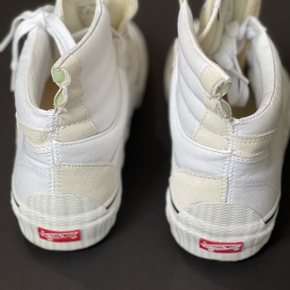 Vans Off The Wall White High-Top Sneakers. Like New. Material Suede. - Picture 10 of 12